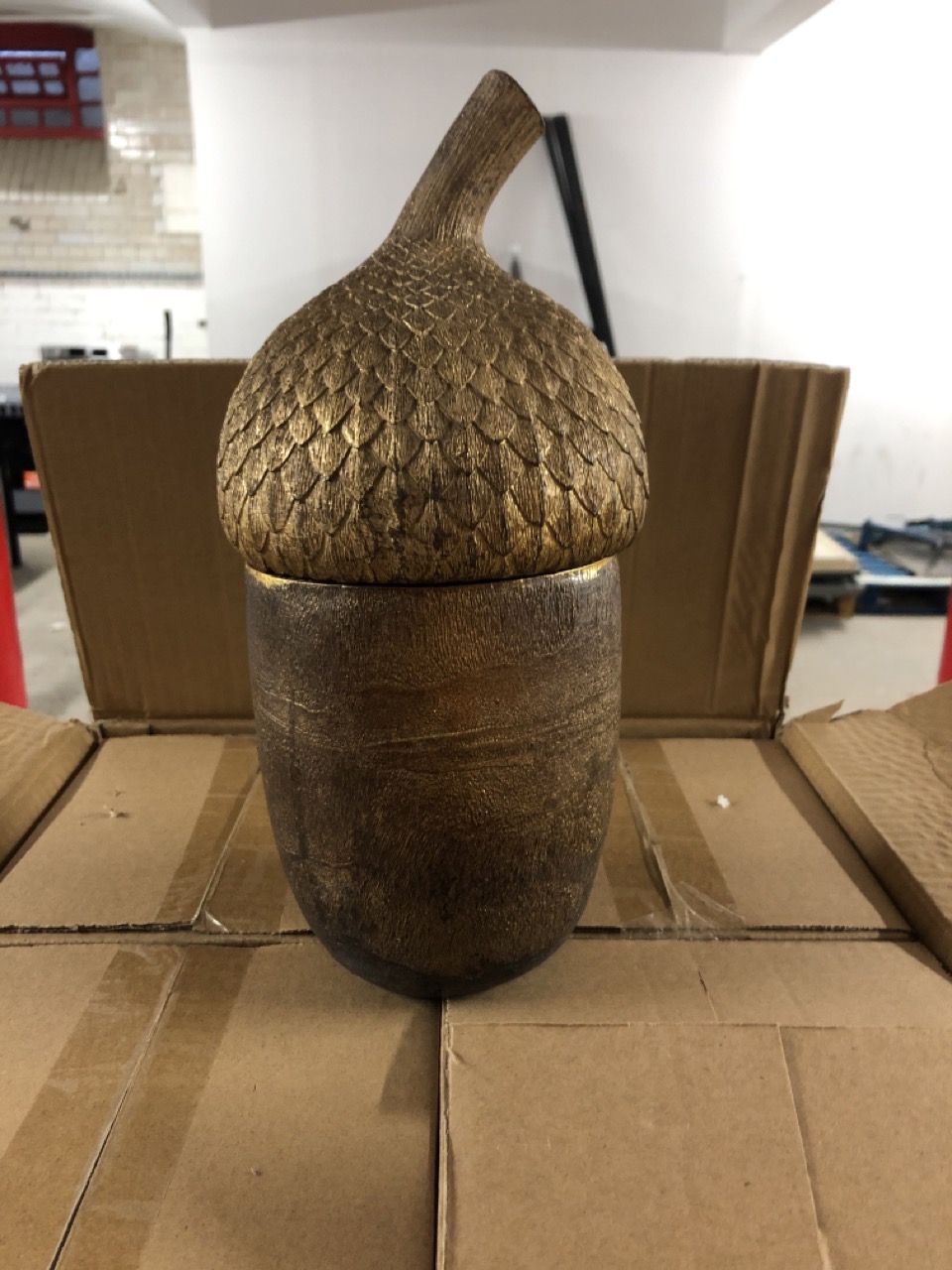 John Pye Auctions THE VINTAGE GARDEN ROOM 8 X GOLD ACORNS