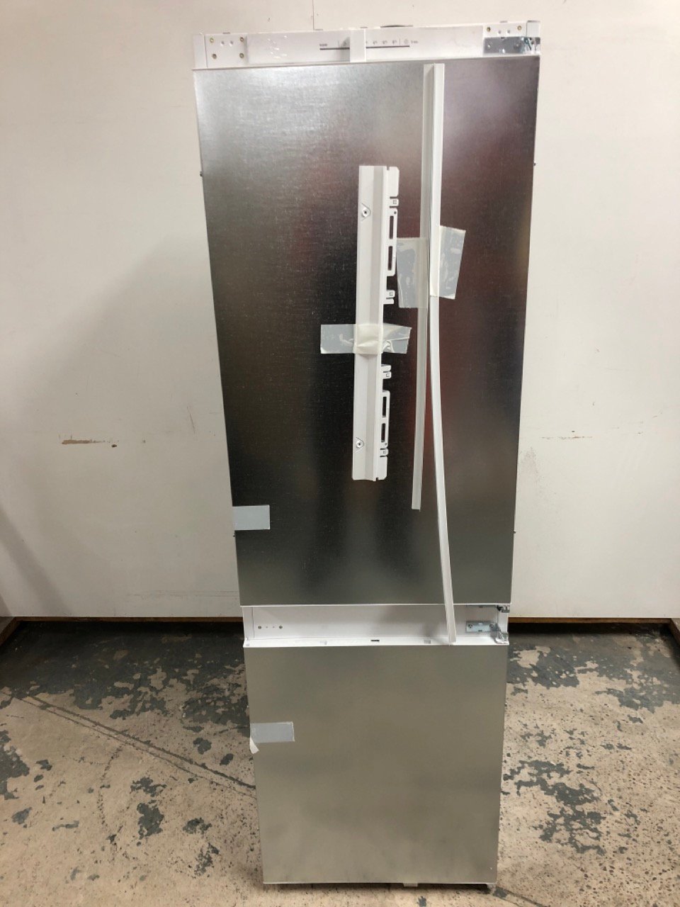 John Pye Auctions BOSCH INTEGRATED FRIDGE FREEZER MODELKIN86NSFOG