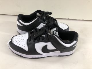 NIKE TRAINERS SIZE 7