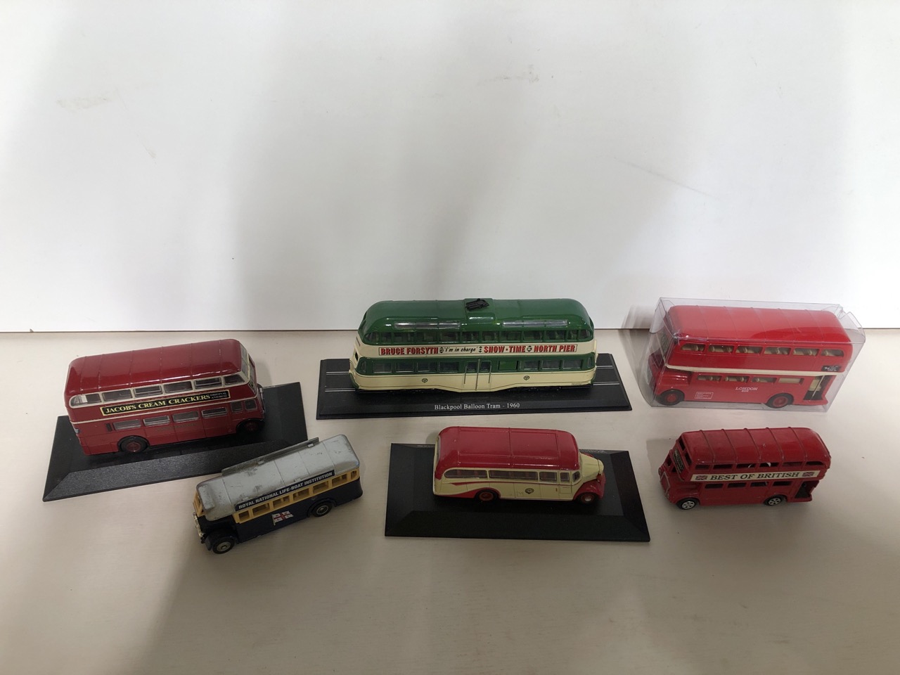John Pye Auctions A BOX OF ASSORTED VINTAGE DIE CASE MODEL VEHICLES