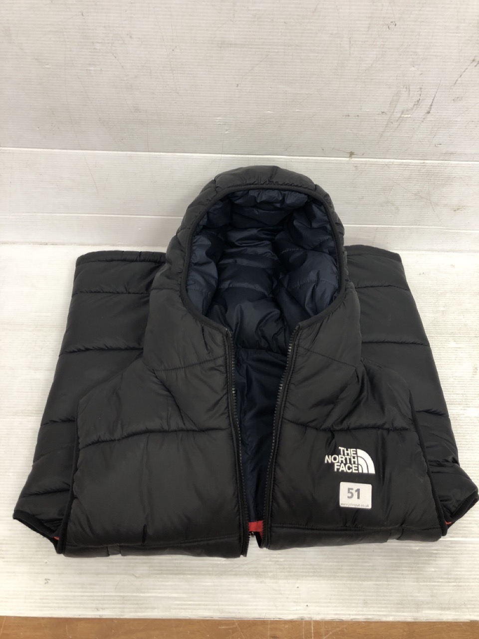 John Pye Auctions THE NORTH FACE REVERSIBLE GILET IN BLACK / BLUE