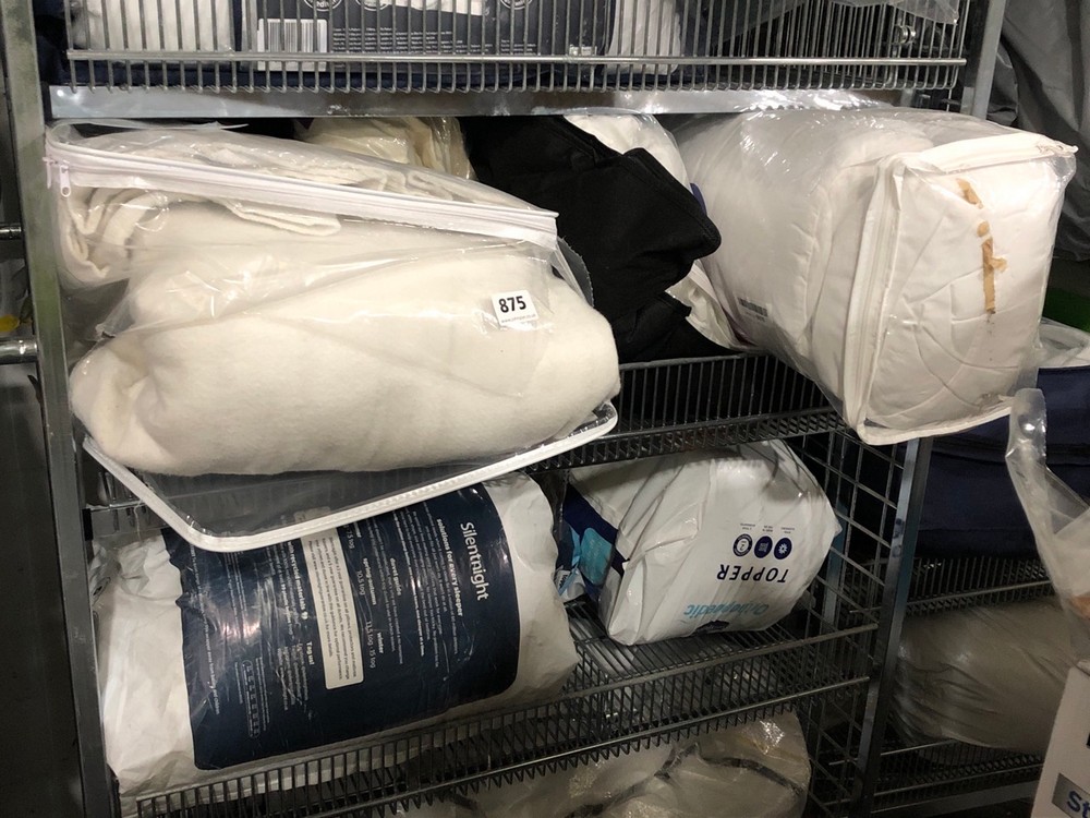 John Pye Auctions QTY OF ASSORTED ITEMS TO INCLUDE SILENTNIGHT