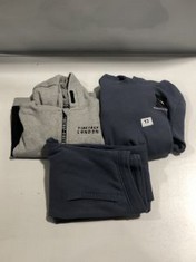 3 X ASSORTED CLOTHES TO INCLUDE THE NORTH FACE JUNIORS HOODIE IN PALE BLUE SIZE LARGE (ROW 1)