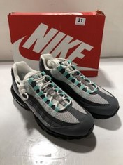 NIKE AIR MAX 95 JD TRAINERS IN WHITE / DIFFERENT SHADES OF GREY SIZE 10 - RRP £175 (ROW 1)