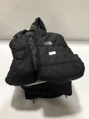 4 X ASSORTED JUNIOR CLOTHES TO INCLUDE THE NORTH FACE BOYS REVERSIBLE PUFFER JACKET IN BLACK SIZE LARGE (ROW 1)