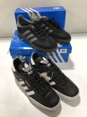 ADIDAS SAMBA SUPER TRAINERS IN BLACK / WHITE SIZE 8 TO INCLUDE ADIDAS HANDBALL SPEZIAL TRAINERS IN BLACK / GREY SIZE 7 (ROW 1)