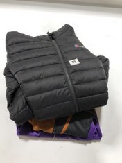 3 X ASSORTED KIDS COATS TO INCLUDE BERGHAUS BOYS PUFFER JACKET IN BLACK SIZE 14-15 (ROW 1)