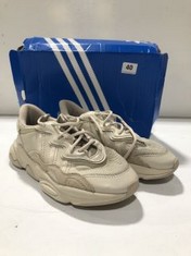 ADIDAS OZWEEGO MENS TRAINERS IN BROWN SIZE 8 (ROW 1)
