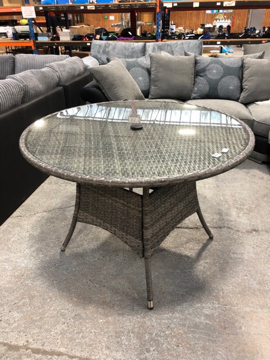 John Pye Auctions JOHN LEWIS & PARTNERS ALORA 4 SEAT DINING TABLE IN