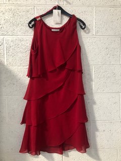 GINA BACCONI WOMENS RANGE FRILLED DRESS IN RED SIZE: 20 RRP - £180: LOCATION - E1*