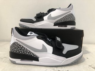 NIKE AIR JORDAN LEGACY 312 LOW TRAINERS IN WHITE/BLACK - WOLF GREY SIZE: 9.5 RRP - £119.99: LOCATION - E1