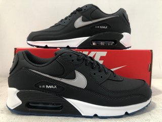 NIKE AIR MAX 90 TRAINERS IN ANTHRACITE/REFLECT SILVER SIZE: 9.5 RRP - £95: LOCATION - E1