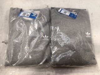 2 X ADIDAS LOGO PRINT ESSENTIAL CREW JUMPERS IN LIGHT GREY SIZE: M: LOCATION - E1