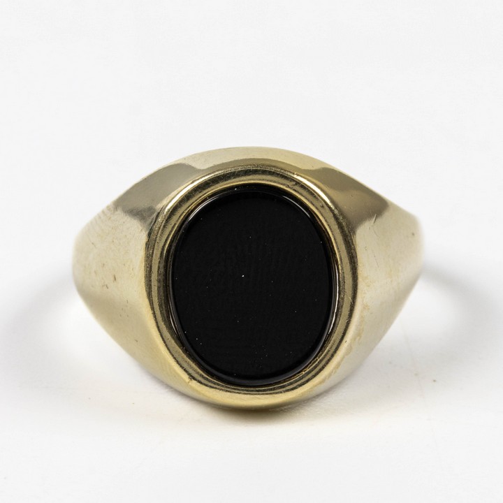 9ct Yellow Gold Onyx Signet Ring, Size S½, 3.8g.  Auction Guide: £125-£225