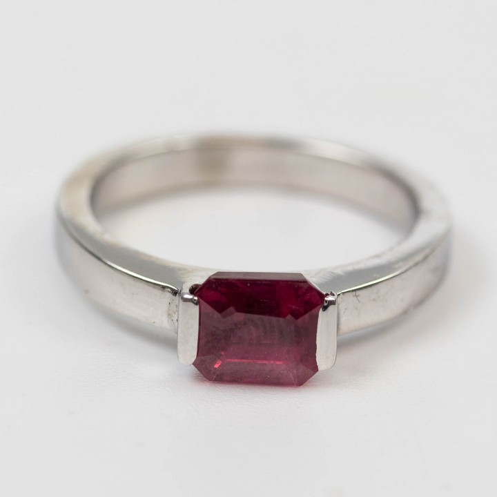 18ct White Gold 2.00ct Ruby Solitaire Ring, Size M, 5.4g.  Auction Guide: £500-£600