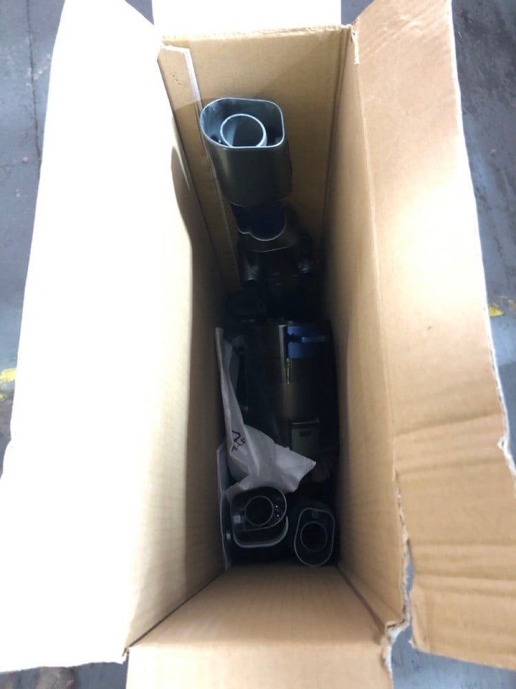 John Pye Auctions 2 X ZANUSSI Z8 COMPLETE CLEAN CORDLESS HAND / STICK