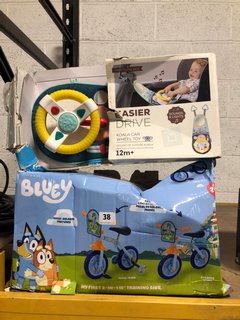 2 X ASSORTED CHILDRENS ITEMS TO INCLUDE BLUEY BALANCE BIKE: LOCATION - BR10