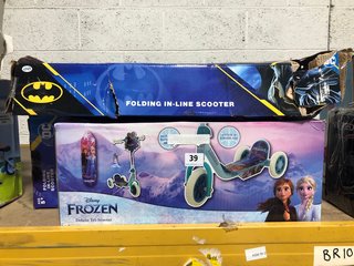 3 X ASSORTED CHILDRENS SCOOTERS TO INCLUDE FROZEN DELUXE TRI-SCOOTER: LOCATION - BR10