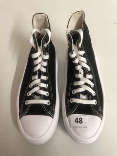 PAIR OF CONVERSE ALL STAR TRAINERS IN BLACK/WHITE - SIZE UK 5.5