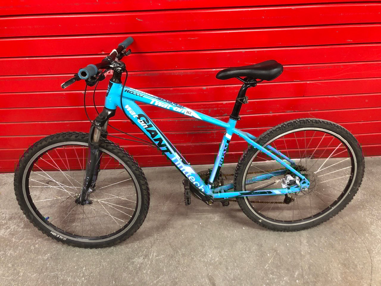 John Pye Auctions GIANT MOUNTAIN BIKE IN BLUE (COLLECTION OR OPTIONAL