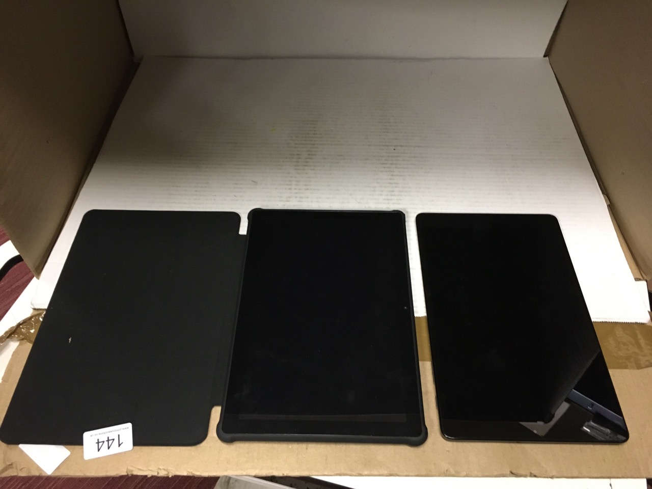 John Pye Auctions QTY OF IPADS TO INCLUDE IPAD WITH CASE BLACK
