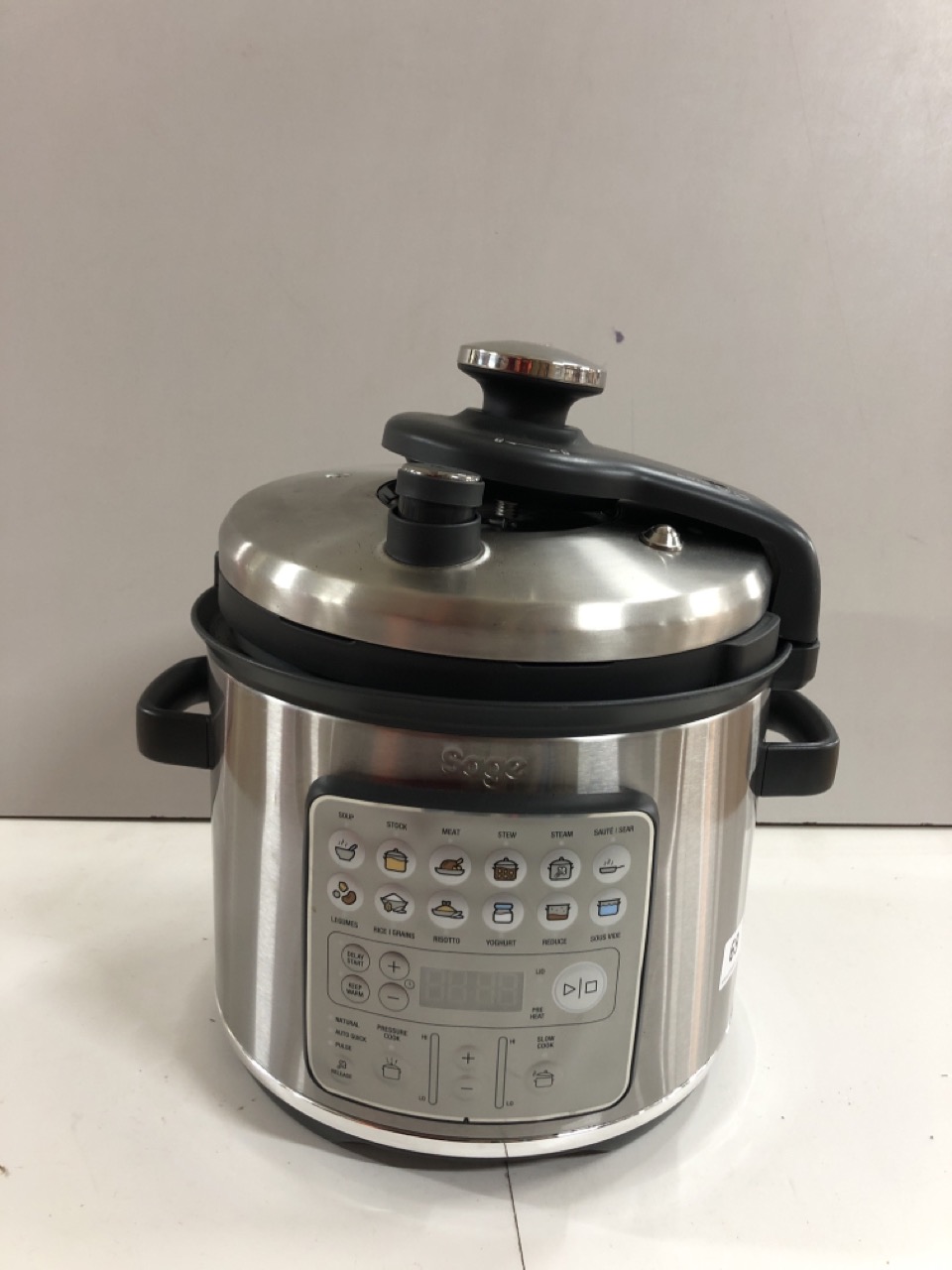 John Pye Auctions SAGE FAST SLOW GO BRUSHED SLOW COOKERSTAINLESS STEEL