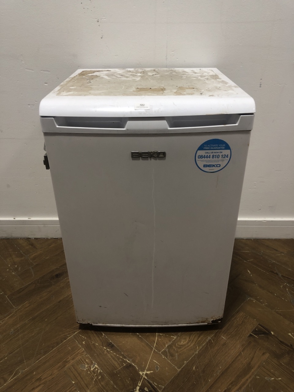John Pye Auctions 1 X BEKO UNDERCOUNTER REFRIGERATOR AND 1 X PALLET OF ASSORTED CLEANING ITEMS