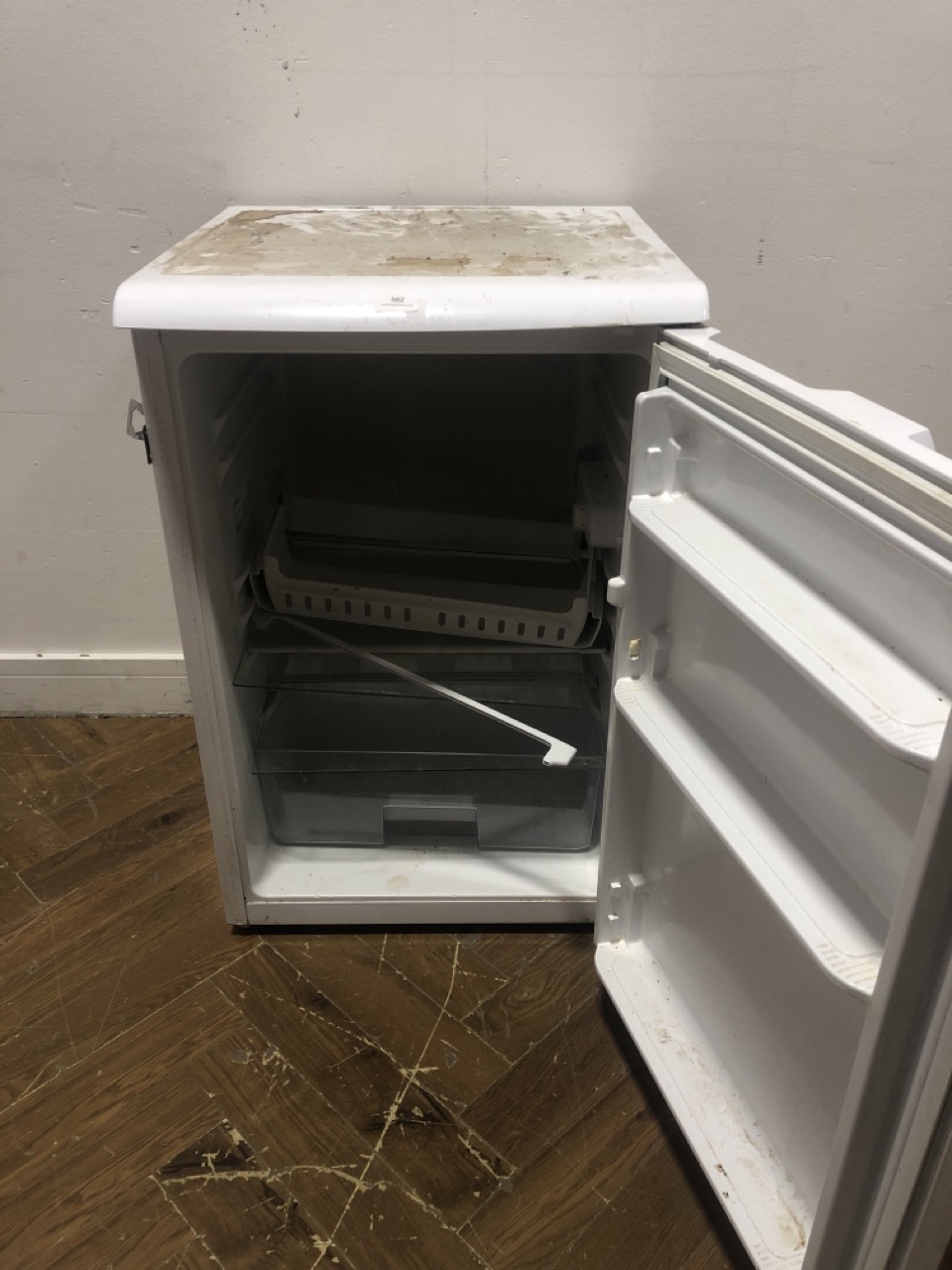 John Pye Auctions 1 X BEKO UNDERCOUNTER REFRIGERATOR AND 1 X PALLET OF ASSORTED CLEANING ITEMS
