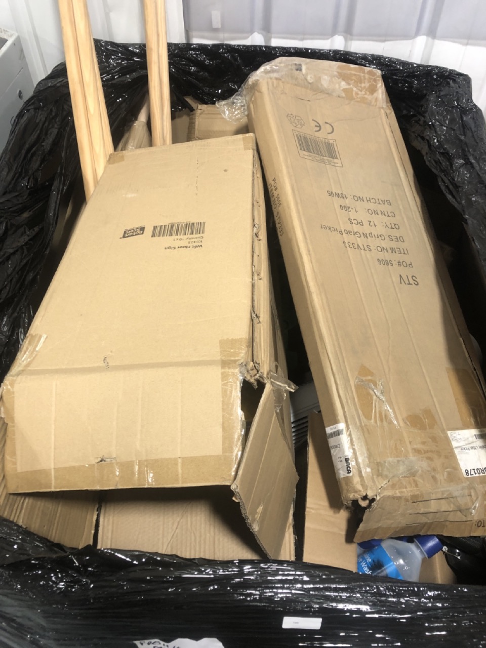 John Pye Auctions 1 X BEKO UNDERCOUNTER REFRIGERATOR AND 1 X PALLET OF ASSORTED CLEANING ITEMS