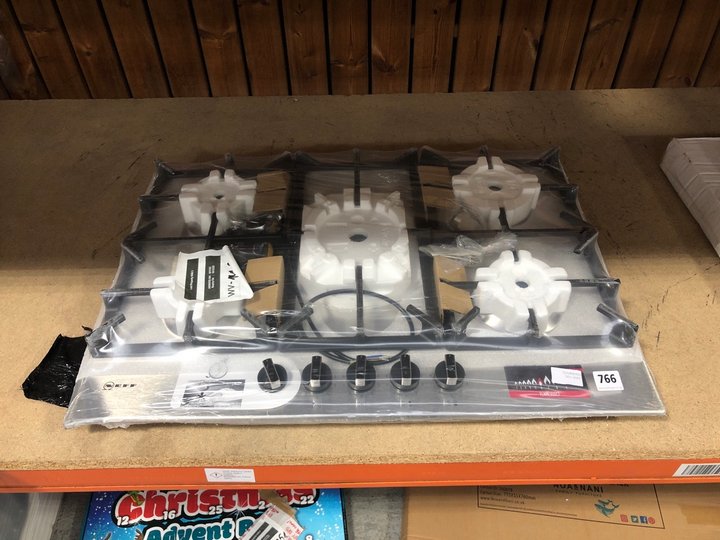 John Pye Auctions NEFF 5 BURNER GAS HOB IN STAINLESS STEEL. MODEL NO