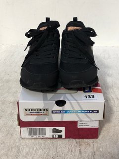 SKECHERS LOGO PRINT TRAINERS IN BLACK SIZE: 6: LOCATION - D2