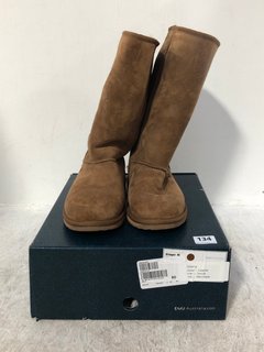 EMU AUSTRALIA WOMENS STINGER WATERPROOF HIGH BOOTS IN BROWN SIZE: 8: LOCATION - D2