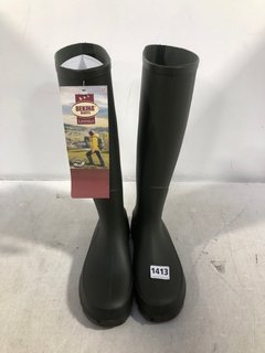 BEKINA LITEFIELD WELLIES IN GREEN SIZE: 6.5 TO INCLUDE INSOLE PAIR: LOCATION - B10