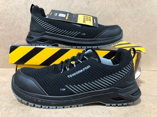 TO WORK FOR X - 101 STEEL TOE PROTECTIVE TRAINERS IN BLACK SIZE: 9: LOCATION - B11