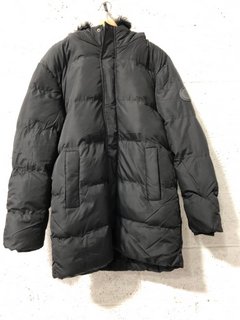 CLOSURE LONDON FUR PUFFER PARKER IN BLACK SIZE: M RRP - £125: LOCATION - B11