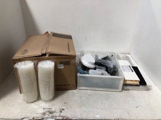 BOX OF DECENT PACKAGING 80MM HOT CUP LIDS IN WHITE TO INCLUDE BOX OF ASSORTED ITEMS TO INCLUDE DELL ADAPTER CHARGER: LOCATION - B16