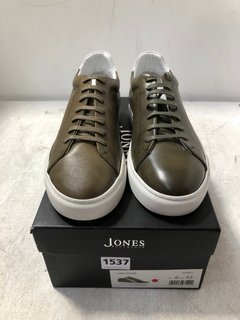 JONES BOOT MAKERS SINGAPORE LEATHER LACE UP SHOES IN KHAKI SIZE: 8: LOCATION - B17