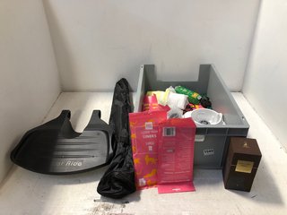 QTY OF ASSORTED ITEMS TO INCLUDE PETS AND HOME LITTER TRAY LINERS: LOCATION - B17