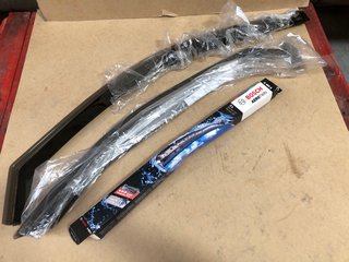 3 X ASSORTED VEHICLE ITEMS TO INCLUDE BOSCH AERO TWIN 2 PACK WIPER BLADES: LOCATION - B18
