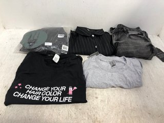 6 X ASSORTED CLOTHING TO INCLUDE GILDAN 2021 COLOUR CHANGE TSHIRT IN BLACK SIZE: M: LOCATION - B20