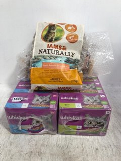 3 X ASSORTED PET ITEMS TO INCLUDE IAMS NATURALLY SALMON AND RICE ADULT DRIED CAT FOOD 2.7KG: LOCATION - B20