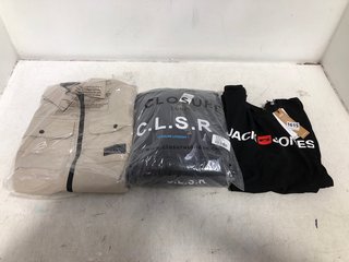 3 X ASSORTED CLOTHING TO INCLUDE CLOSURE LONDON BRANDED TECH TRACKSUIT IN CHARCOAL SIZE: S: LOCATION - B21