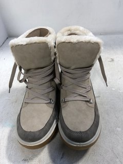 REIKER FLEECE LINED LACE UP SNOW BOOTS IN TAUPE SIZE: 40 EU: LOCATION - D4