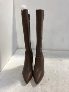 RUTH LANGSFORD LEATHER LONG BOOTS IN BROWN SIZE: 39 EU: LOCATION - D4