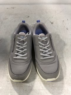 VIONIC WOMENS LACE AND ZIP UP TRAINERS IN LIGHT GREY SIZE: 8: LOCATION - D5