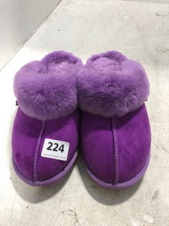 MDA IN PELLE WOMENS FLEECE LINE OPEN BACK SLIPPERS IN PURPLE (NOT SIZED): LOCATION - D6