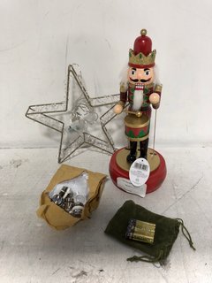 3 X ASSORTED ITEMS TO INCLUDE FESTIVE GLITTERED NUTCRACKER: LOCATION - D6