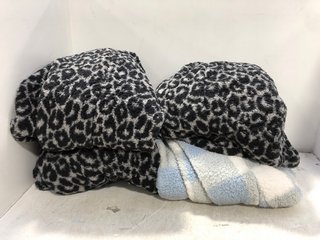 QTY OF ASSORTED PATTERNED BLANKET HOODIES IN ANIMAL PRINT BLACK AND CHECKED BLUE: LOCATION - D8