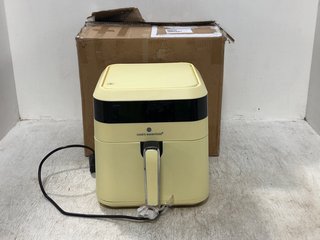 COOK'S ESSENTIALS 4L COMPACT AIR FRYER IN LIGHT YELLOW: LOCATION - D9