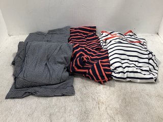 QTY OF ASSORTED WOMENS CLOTHING TO INCLUDE 2 X JOULES STRIPED BUTTON SHOULDER TOP IN WHITE/NAVY SIZE: 10 AND 12: LOCATION - D9